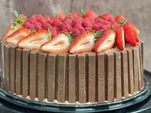 Load image into Gallery viewer, Kit Kat Cake