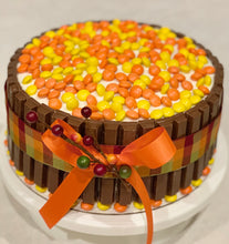 Load image into Gallery viewer, Kit Kat Cake