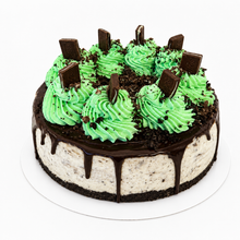 Load image into Gallery viewer, Minty Oreo Cheesecake Crunch