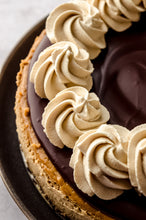 Load image into Gallery viewer, Java Creme’ Crunch Cheesecake