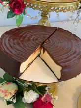 Load image into Gallery viewer, Bailey’s Irish Cream Cheesecake